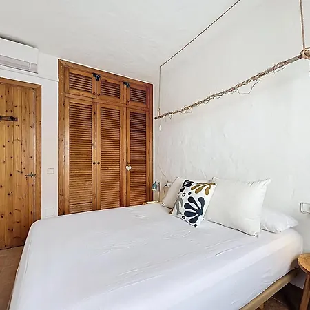 Roca Fornells, P131 * Fornells